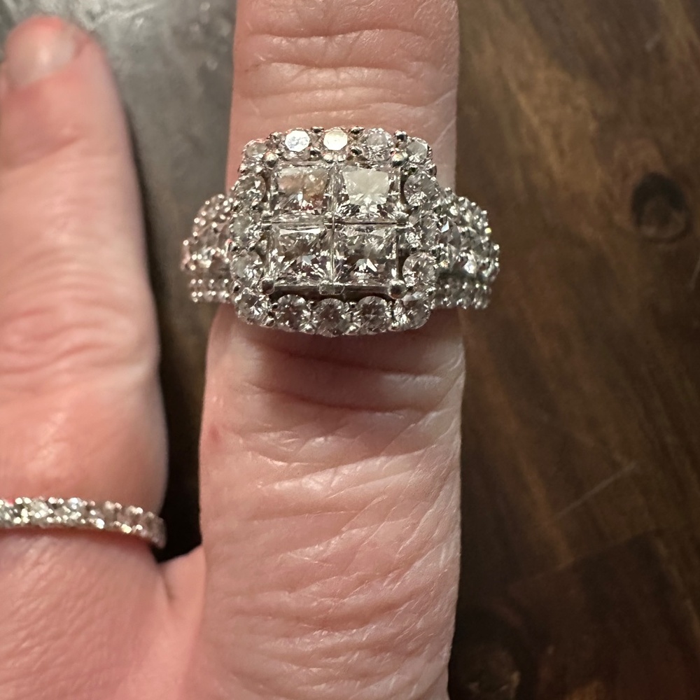 Like new! 3ct tw lab created diamond engagement ring - Picture 3 of 11